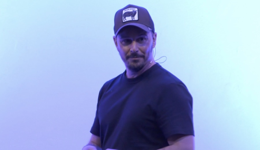 Bruno Dangelo dando una capacitación SEO